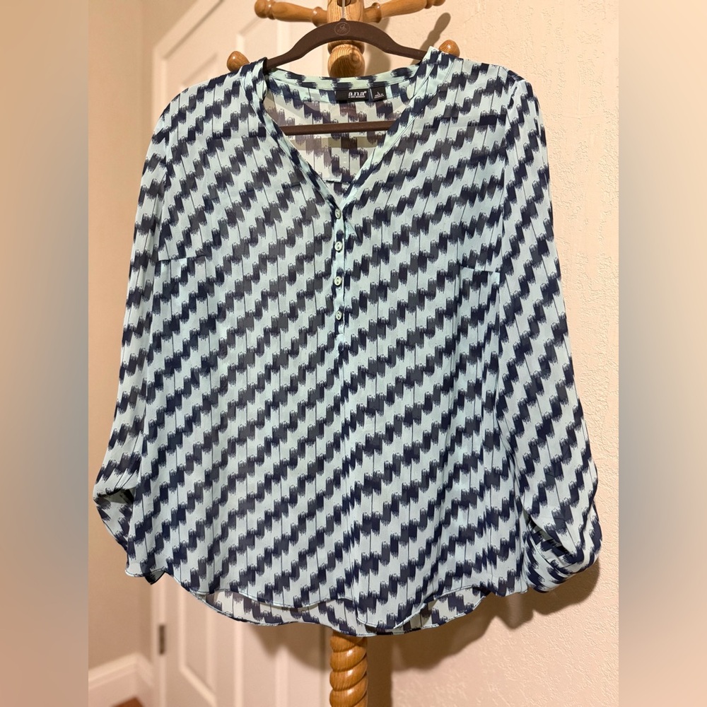 4/$15 a.n.a Dark Blue and Light Blue Zigzag Patterned Ligh Blouse Size Large